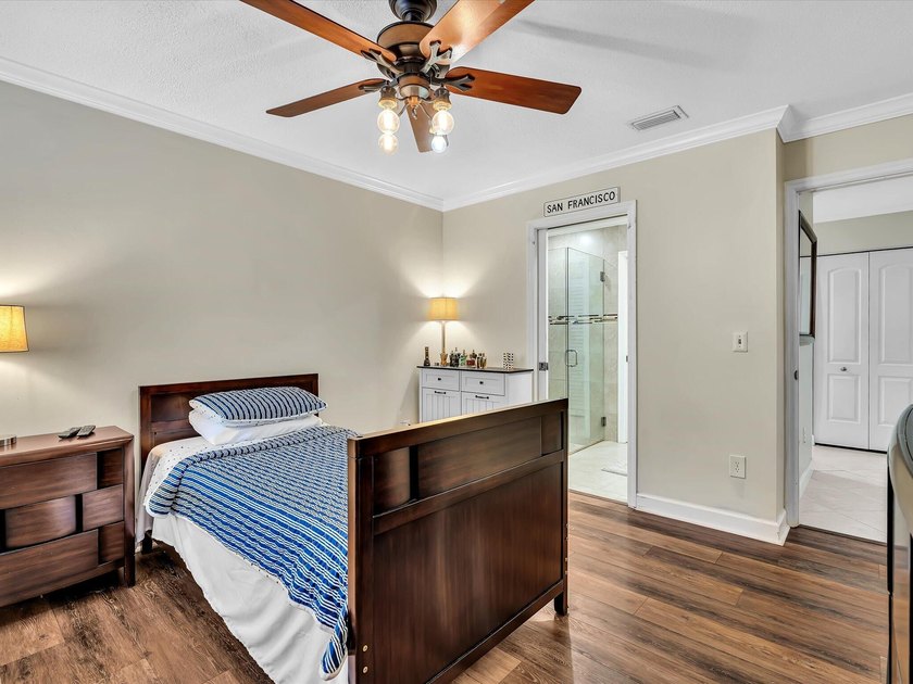 Move right into this beautifully updated, 1st floor, 2 BR, 2 BTH - photo 22