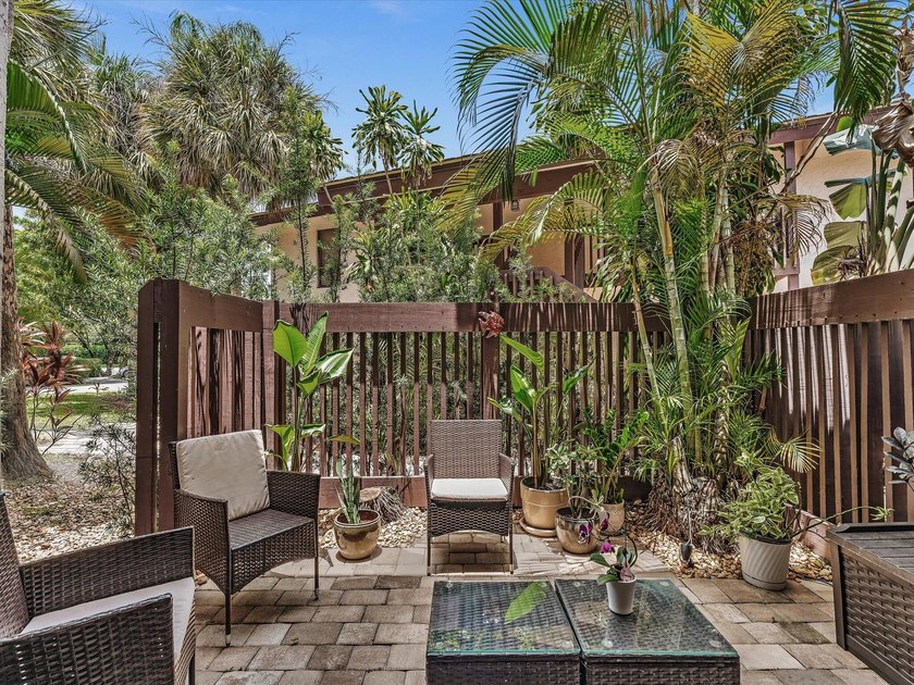 Move right into this beautifully updated, 1st floor, 2 BR, 2 BTH - photo 26
