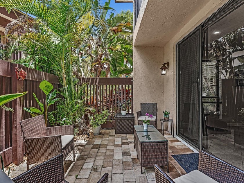 Move right into this beautifully updated, 1st floor, 2 BR, 2 BTH - photo 27
