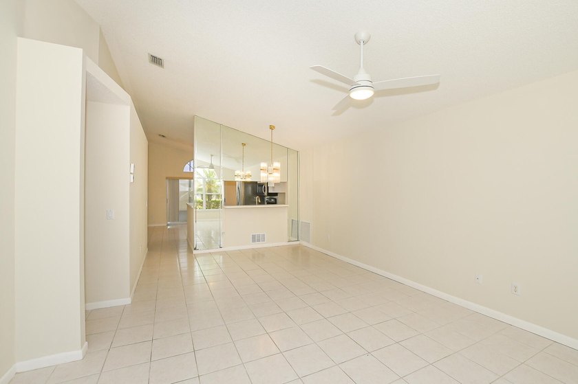 Move-in ready 2/2 Jasmine Villa in a charming courtyard setting - photo 13