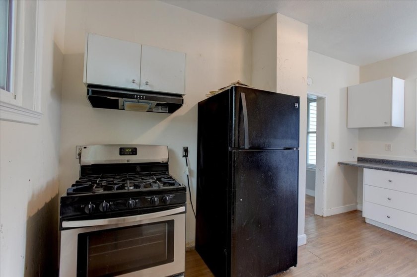 Excellent investment opportunity or ideal owner-occupant duplex! - photo 15