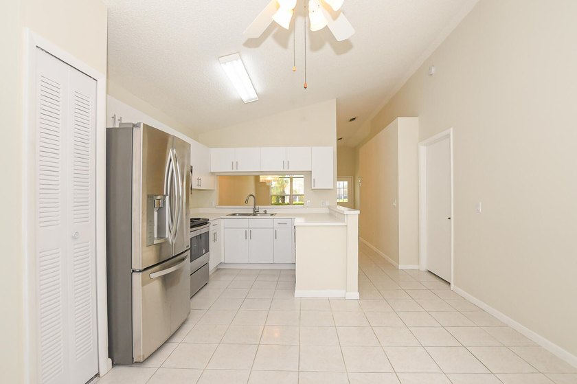 Move-in ready 2/2 Jasmine Villa in a charming courtyard setting - photo 16