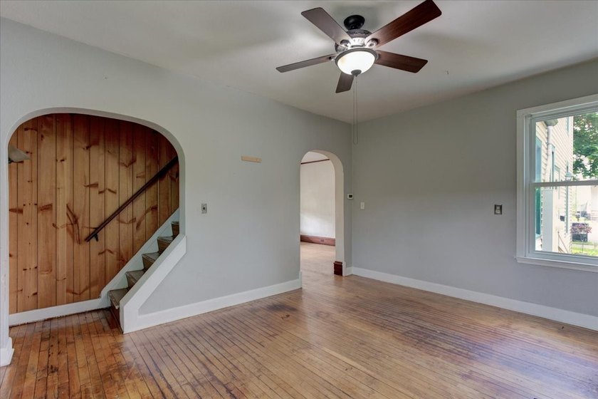 Excellent investment opportunity or ideal owner-occupant duplex! - photo 19