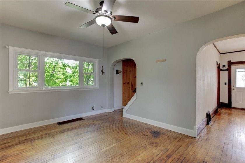 Excellent investment opportunity or ideal owner-occupant duplex! - photo 20