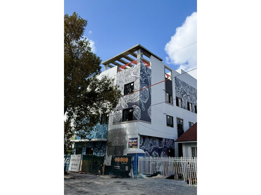Best priced Studio in the up and coming Wynwood Norte. Live - - photo 4