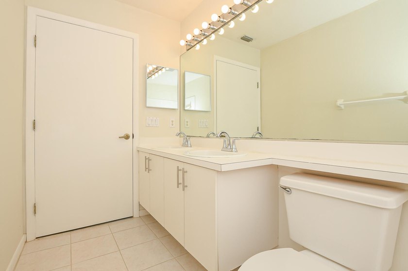 Move-in ready 2/2 Jasmine Villa in a charming courtyard setting - photo 27