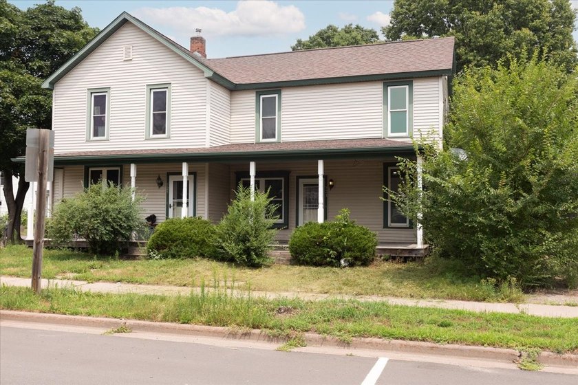 Excellent investment opportunity or ideal owner-occupant duplex! - photo 35