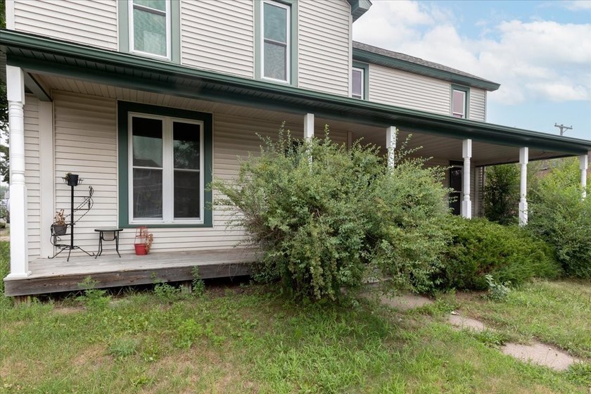 Excellent investment opportunity or ideal owner-occupant duplex! - photo 36