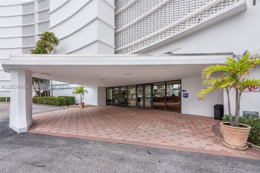 Newly renovated 2-bed, 2-bath condo offering 1,517 SF of - photo 3