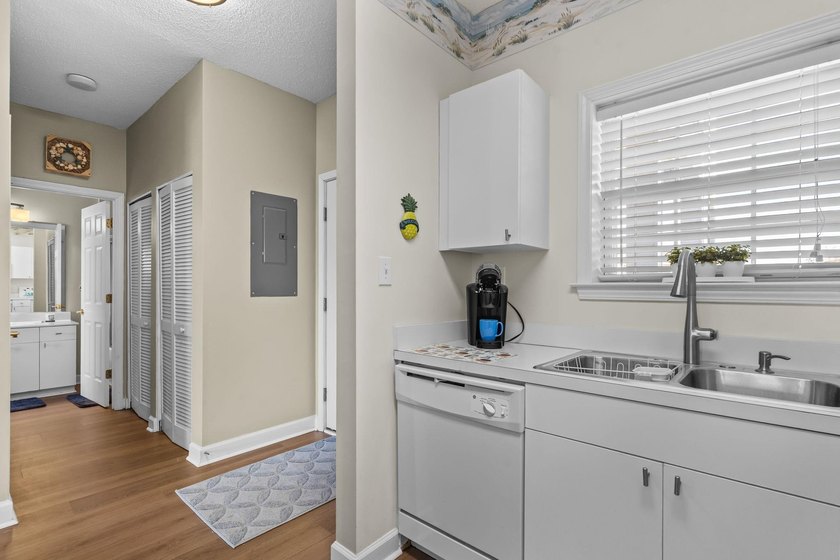 Beautiful 1-bedroom, 1-bath end unit located in the highly - photo 11