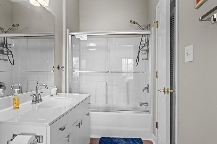 Beautiful 1-bedroom, 1-bath end unit located in the highly - photo 19
