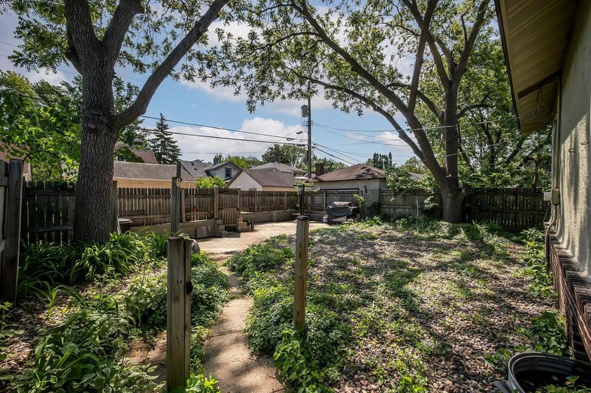 Character and beauty abound from the curb appeal to the gorgeous - photo 27