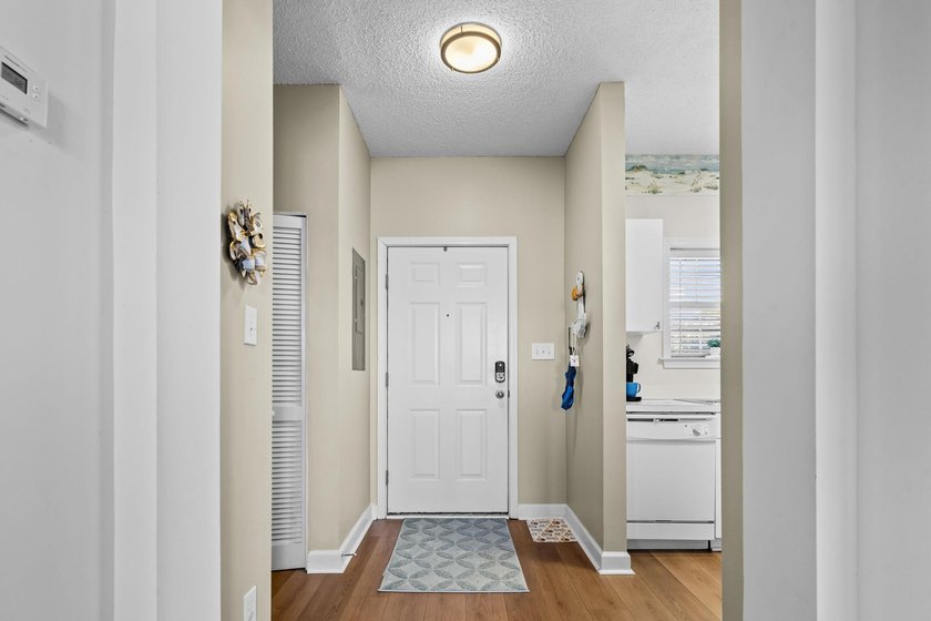 Beautiful 1-bedroom, 1-bath end unit located in the highly - photo 29