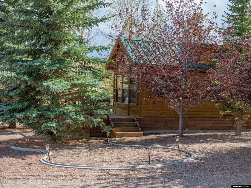 Minutes from Flaming Gorge, this exceptional 2.2-acre property - photo 44