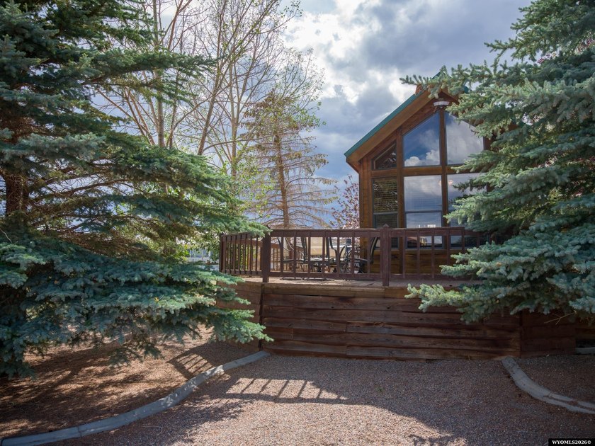 Minutes from Flaming Gorge, this exceptional 2.2-acre property - photo 45