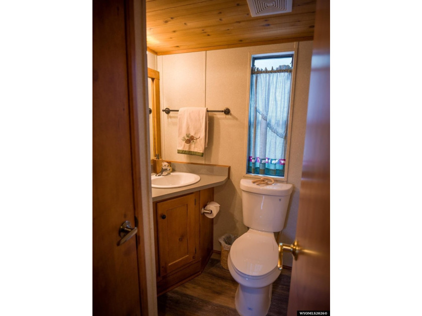 Minutes from Flaming Gorge, this exceptional 2.2-acre property - photo 47