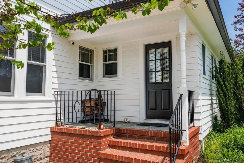 1928 Colonial in Riverhead - Tesla Solar Roof, 3-Car Heated - photo 12