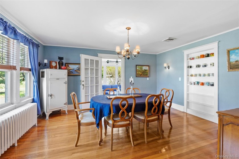 1928 Colonial in Riverhead - Tesla Solar Roof, 3-Car Heated - photo 18