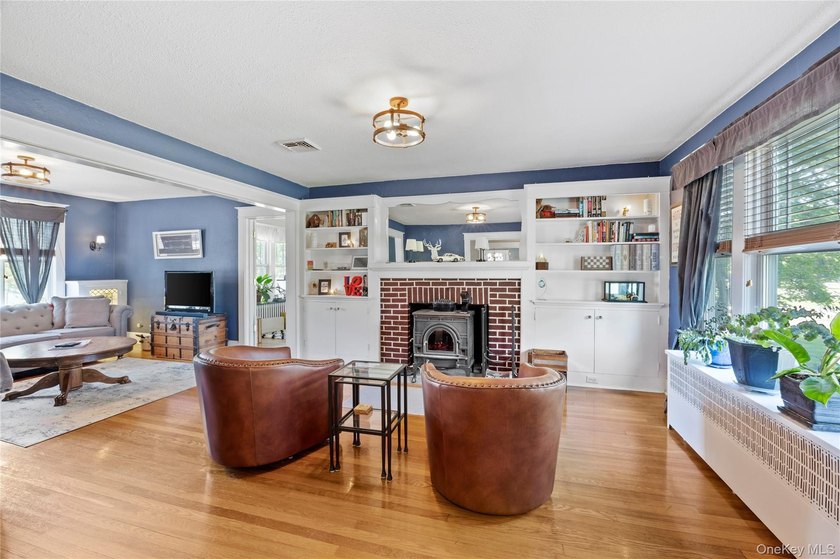 1928 Colonial in Riverhead - Tesla Solar Roof, 3-Car Heated - photo 23