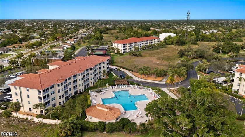 New Photos and Zillow 3D Tour Available! Enjoy maintenance-free - photo 31