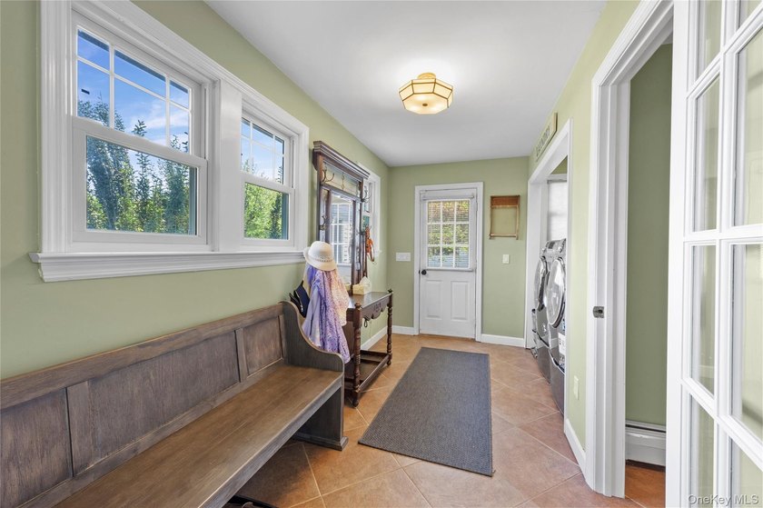 1928 Colonial in Riverhead - Tesla Solar Roof, 3-Car Heated - photo 35