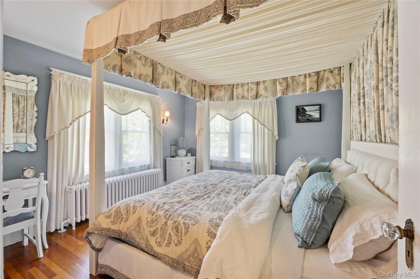 1928 Colonial in Riverhead - Tesla Solar Roof, 3-Car Heated - photo 43