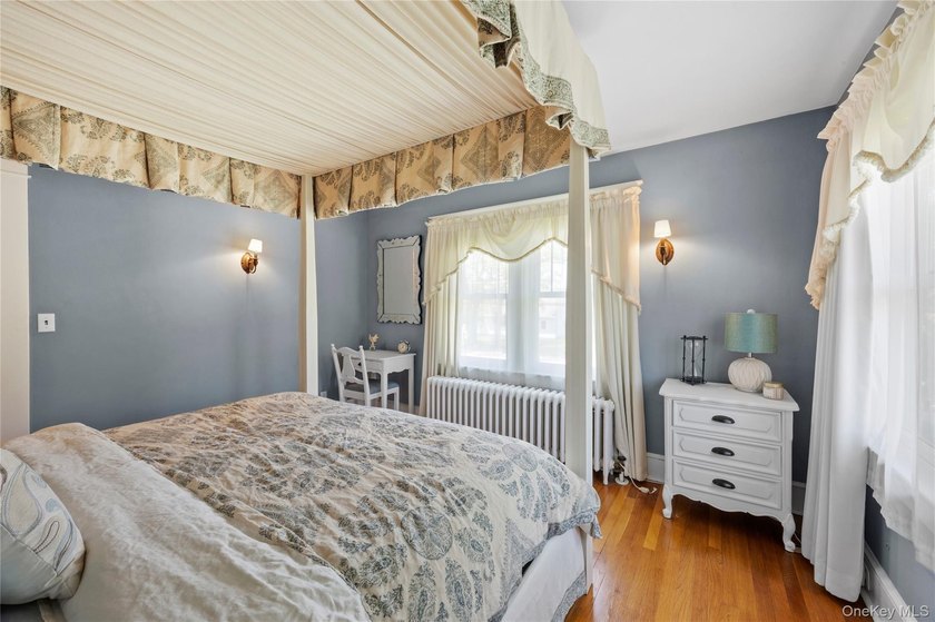1928 Colonial in Riverhead - Tesla Solar Roof, 3-Car Heated - photo 44