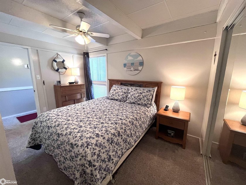 Welcome to your private escape in Clear Lake! This desirable - photo 8
