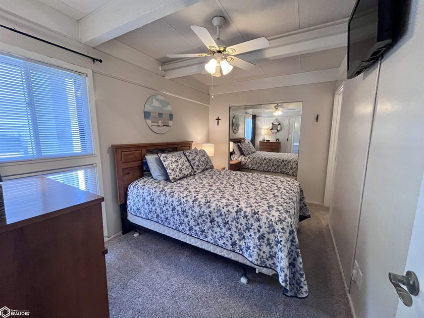 Welcome to your private escape in Clear Lake! This desirable - photo 9