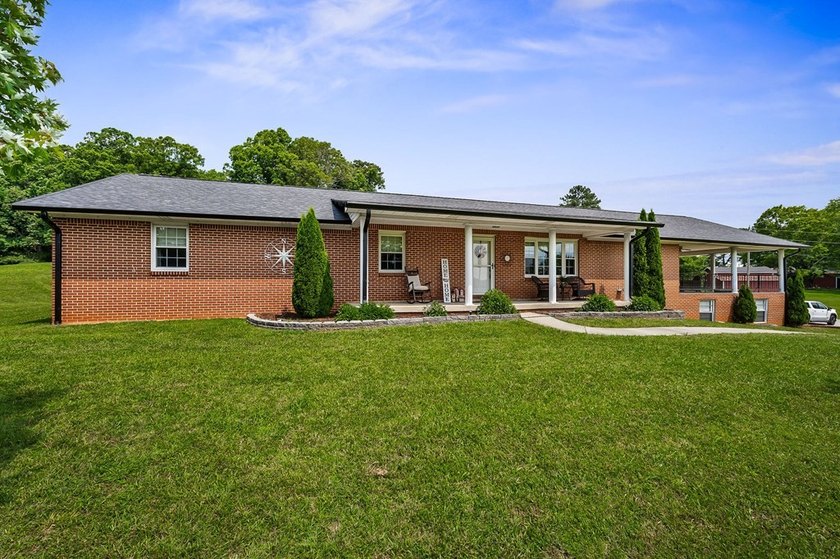 Welcome to 1069 McGregor Ln, a sprawling 3,894-sq.-ft home - photo 42