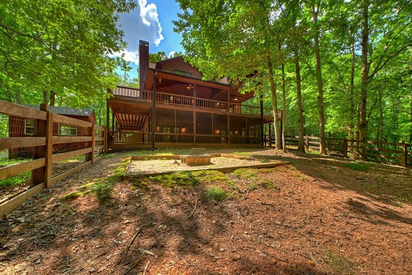Welcome to your North Georgia mountain retreat! Tucked away on a - photo 5