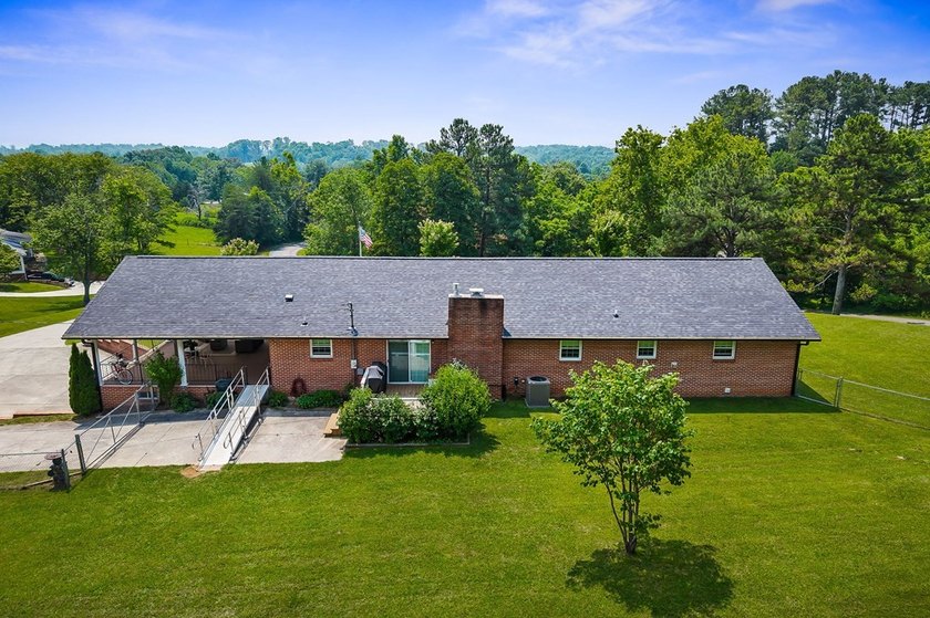 Welcome to 1069 McGregor Ln, a sprawling 3,894-sq.-ft home - photo 45