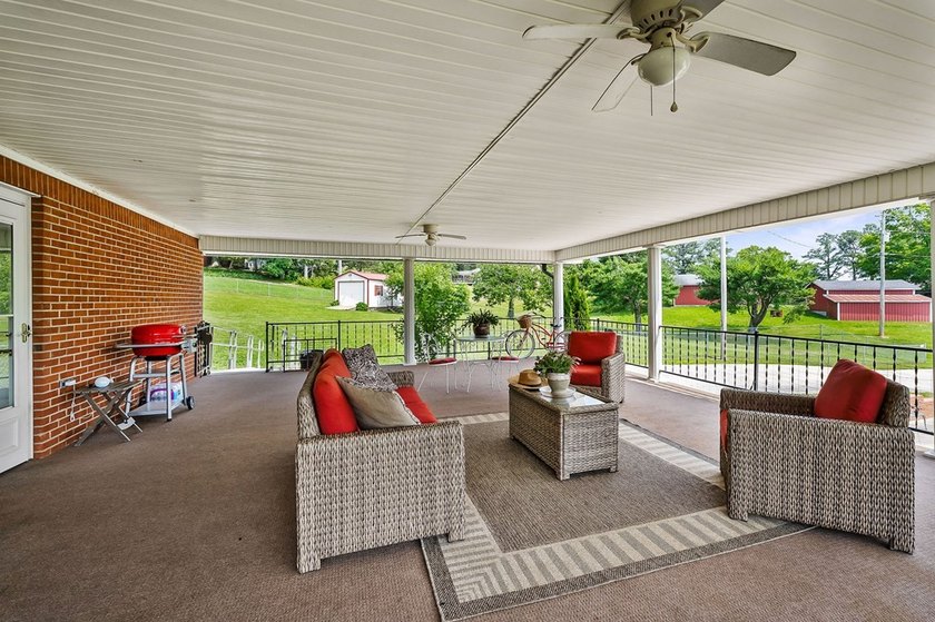 Welcome to 1069 McGregor Ln, a sprawling 3,894-sq.-ft home - photo 50
