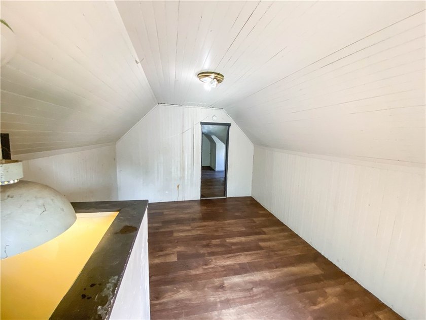 Cute and Cozy 3-bedroom, 1-bath Cape Cod located in the City of - photo 11