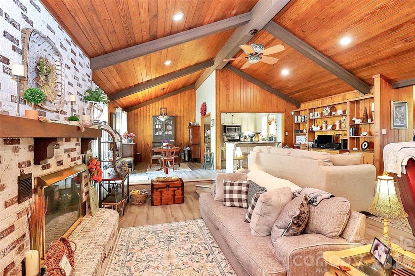 Waterfront on Moss Lake! Stunning home with year-round - photo 12