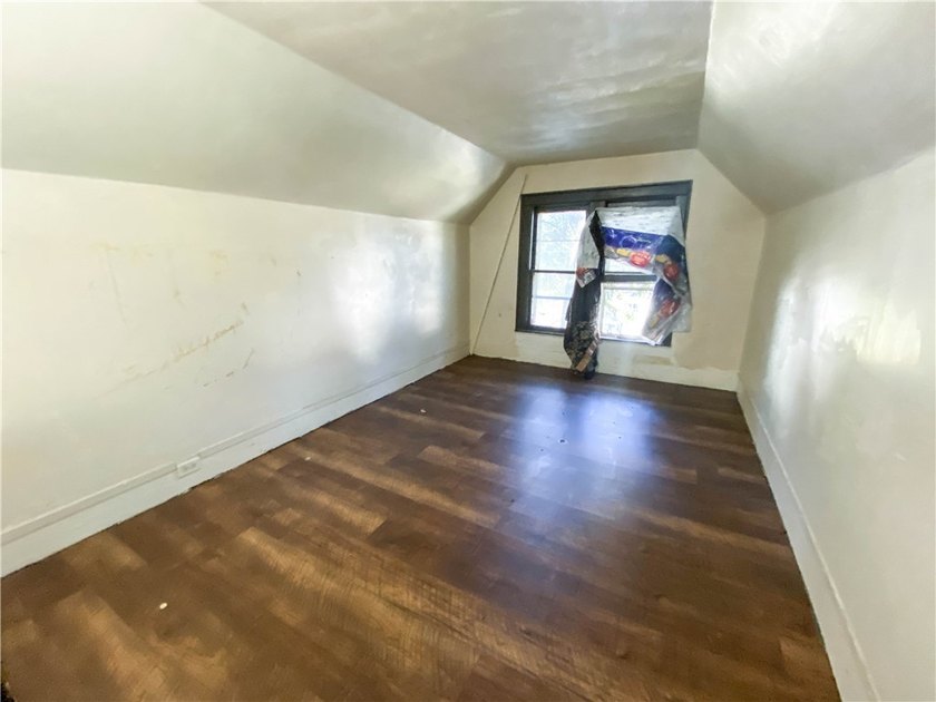 Cute and Cozy 3-bedroom, 1-bath Cape Cod located in the City of - photo 13