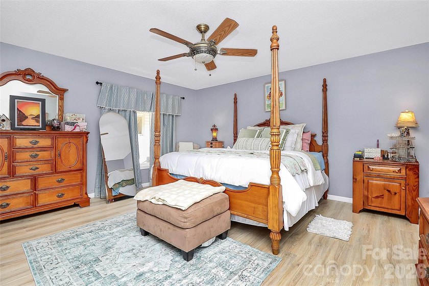 Waterfront on Moss Lake! Stunning home with year-round - photo 19