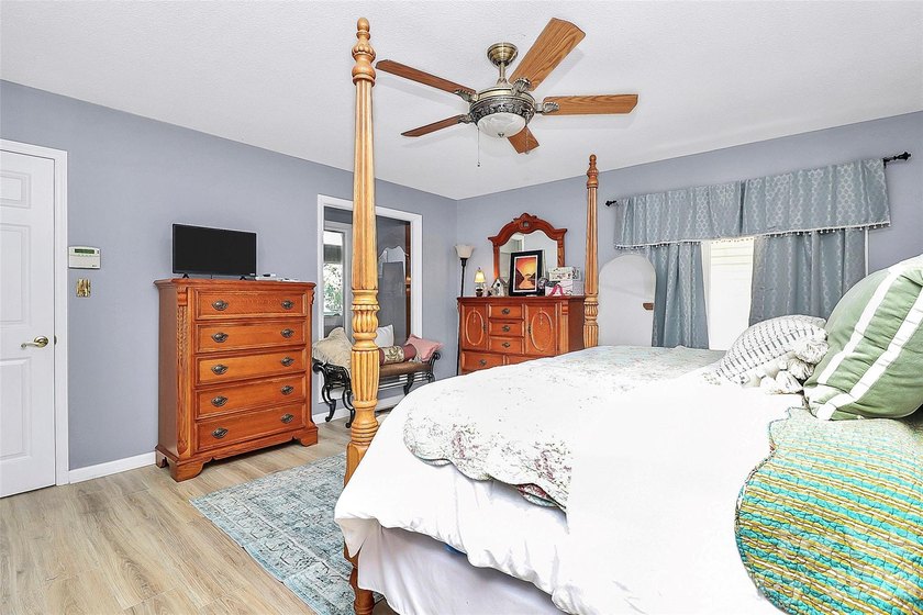 Waterfront on Moss Lake! Stunning home with year-round - photo 20