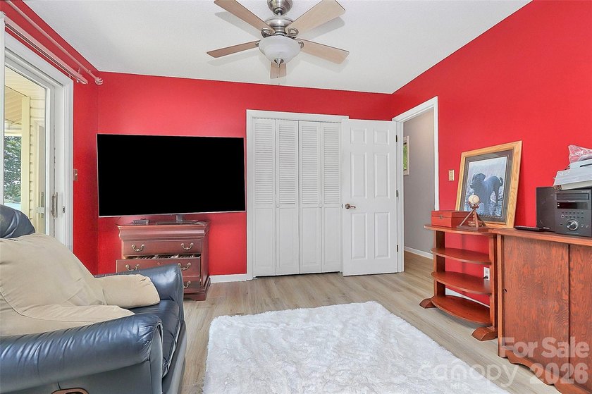 Waterfront on Moss Lake! Stunning home with year-round - photo 25