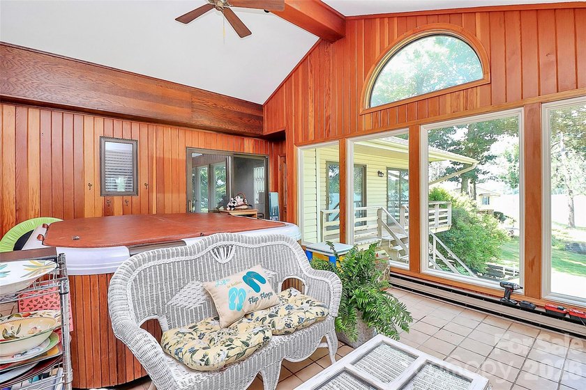 Waterfront on Moss Lake! Stunning home with year-round - photo 27