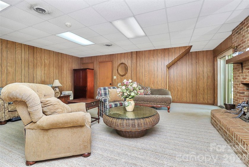 Waterfront on Moss Lake! Stunning home with year-round - photo 30