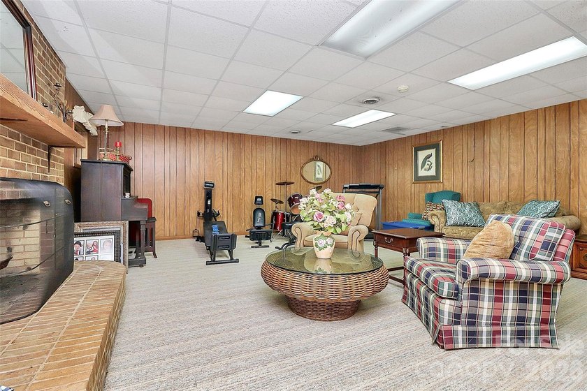 Waterfront on Moss Lake! Stunning home with year-round - photo 31