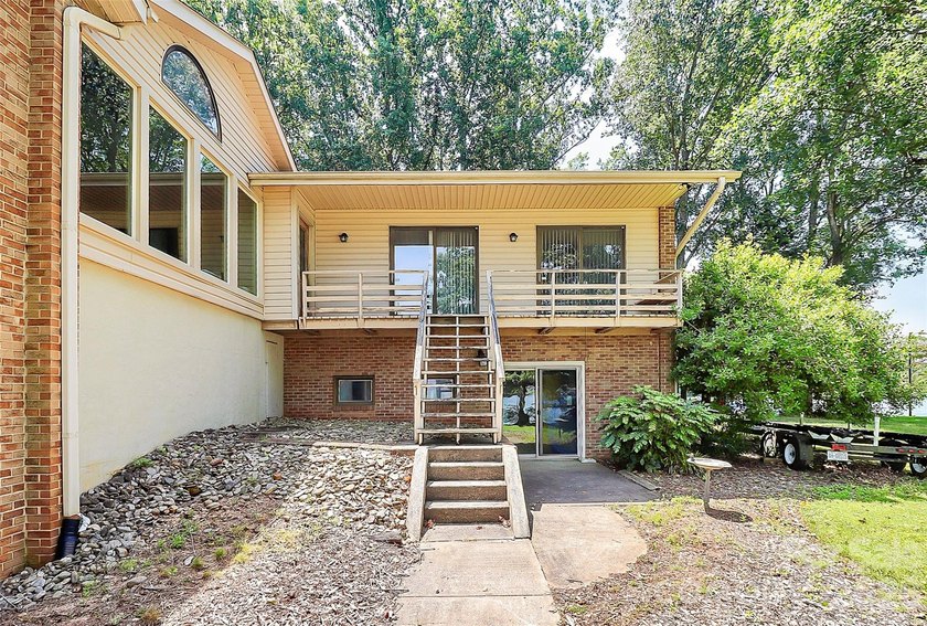 Waterfront on Moss Lake! Stunning home with year-round - photo 37