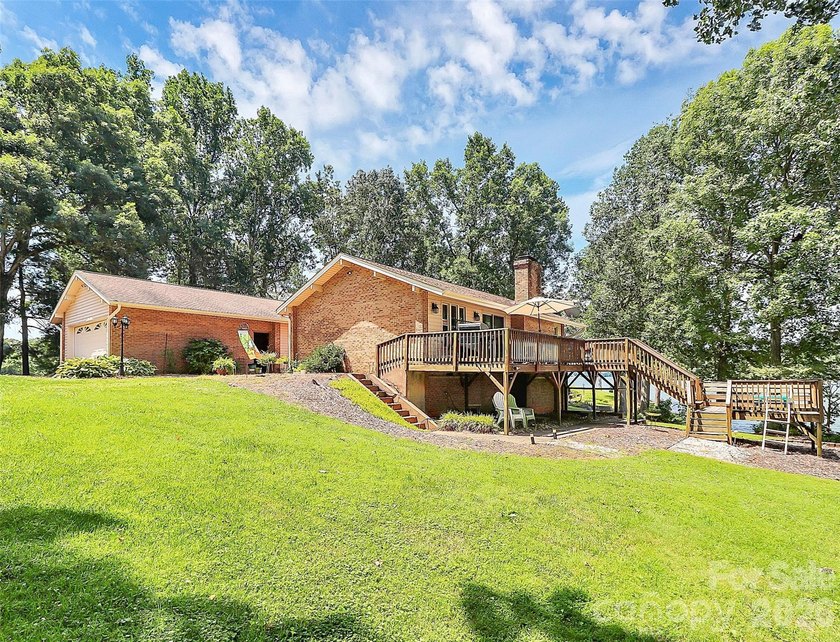Waterfront on Moss Lake! Stunning home with year-round - photo 39