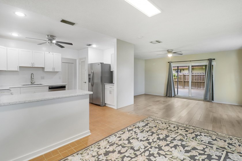 Welcome to 98 Pintail Court, a beautifully maintained CBS pool - photo 6