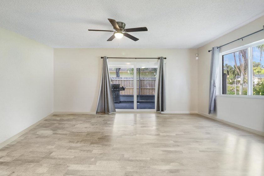 Welcome to 98 Pintail Court, a beautifully maintained CBS pool - photo 10