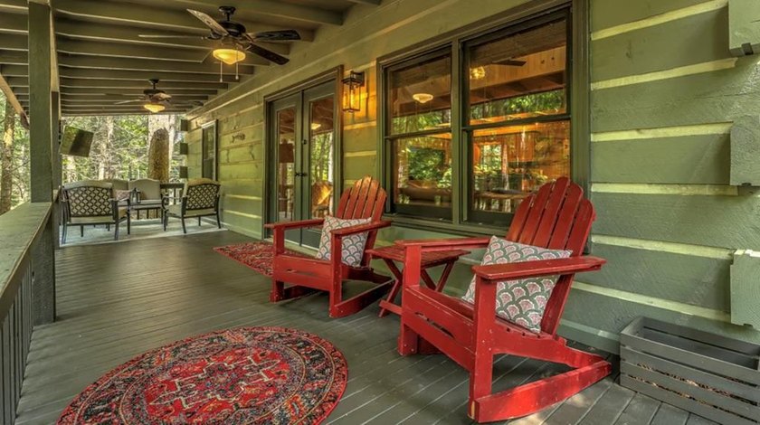 Water's Edge is the ideal blend of serene mountain escape and - photo 2