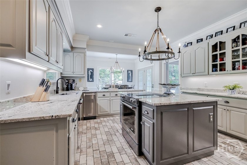 Welcome to this spacious 4-bedroom, 3.5-bath home tucked away on - photo 16