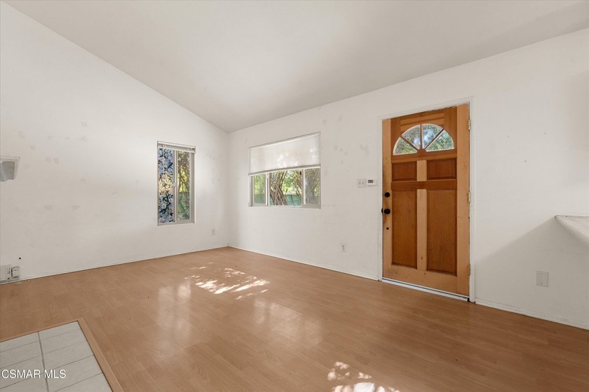 Unlock the possibilities with this rare duplex-zoned property in - photo 14