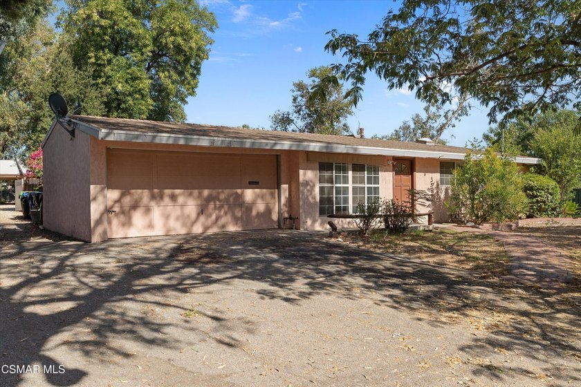 Unlock the possibilities with this rare duplex-zoned property in - photo 34
